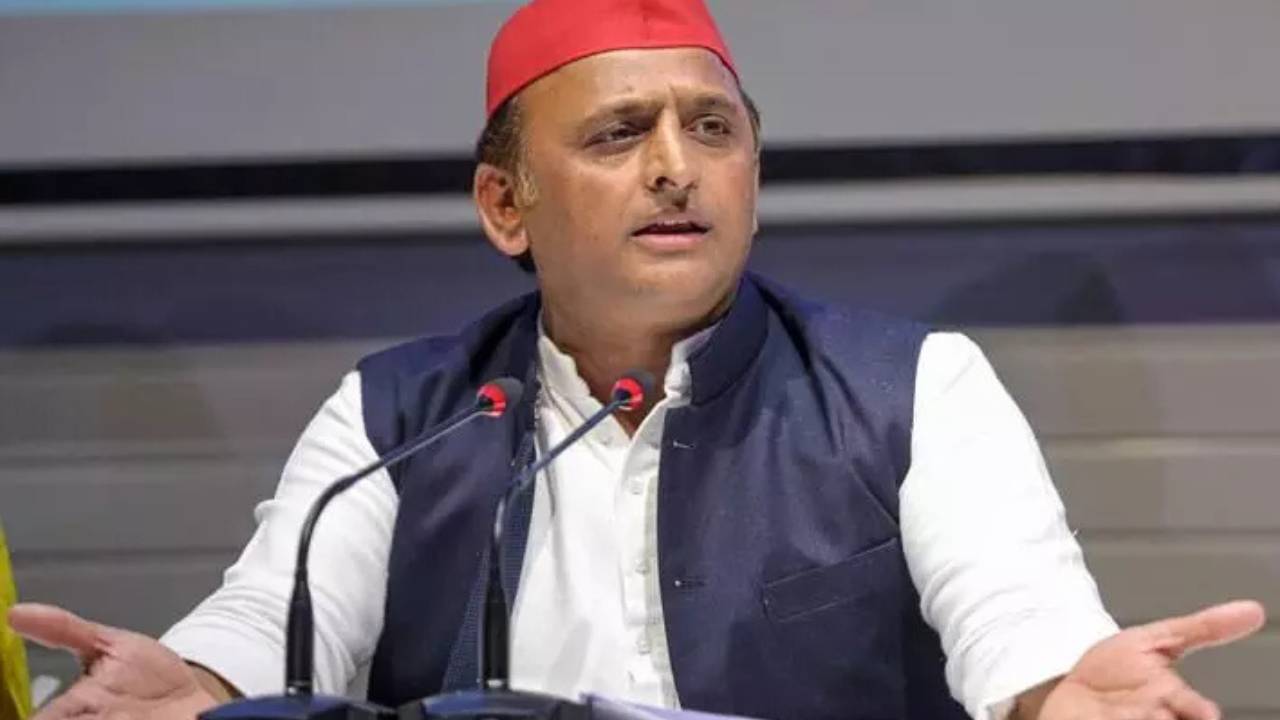 सपा में तूफानी सर्जरी! अखिलेश यादव ने एक झटके में हटाए सभी जिलाध्यक्ष – जानें किसे मिला बचाव”